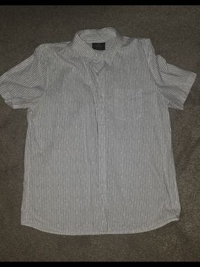 American Eagle Outfitters Short-Sleeve Button-Up Shirt in White and Navy